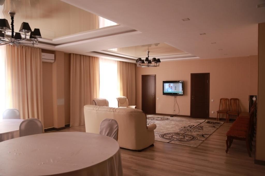 Center Hotel Бишкек Екстериор снимка
