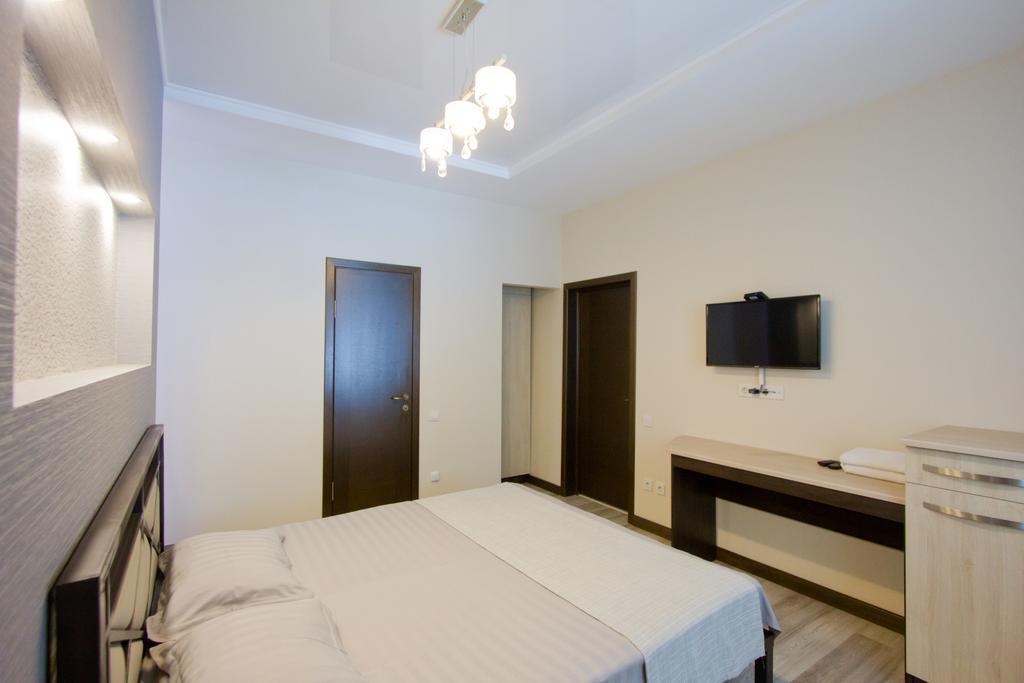 Center Hotel Бишкек Екстериор снимка