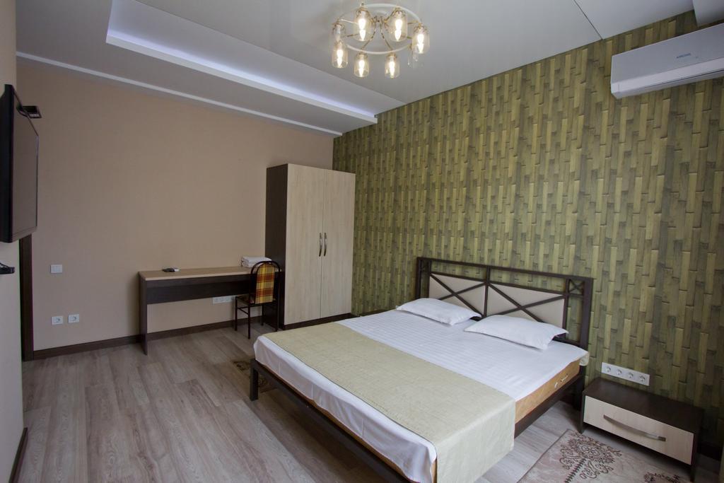 Center Hotel Бишкек Екстериор снимка