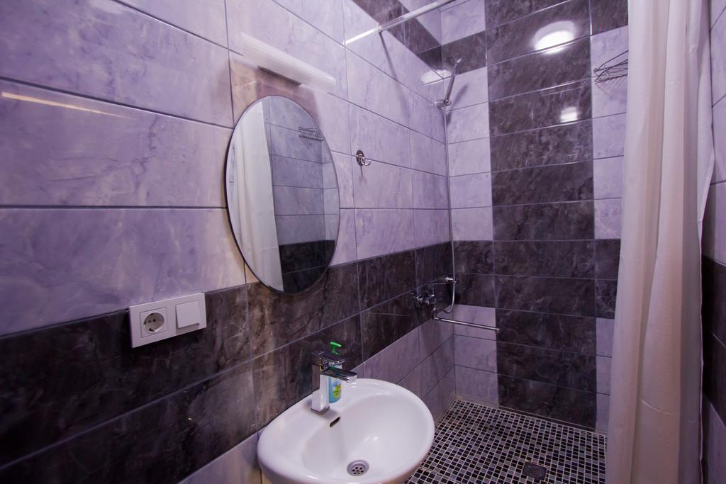 Center Hotel Бишкек Екстериор снимка