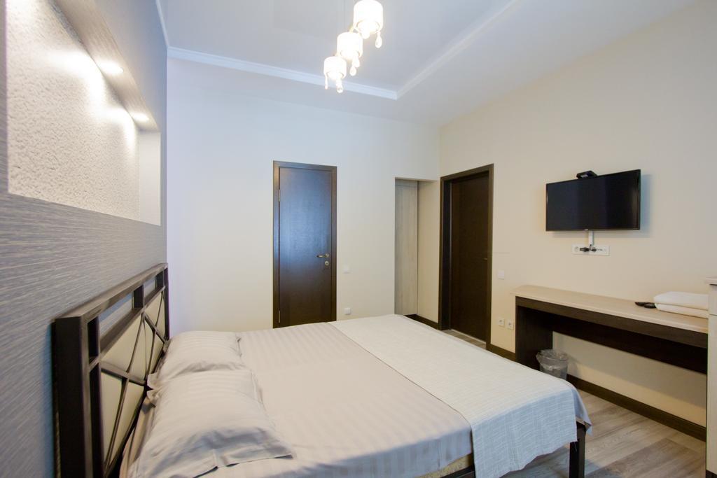 Center Hotel Бишкек Екстериор снимка